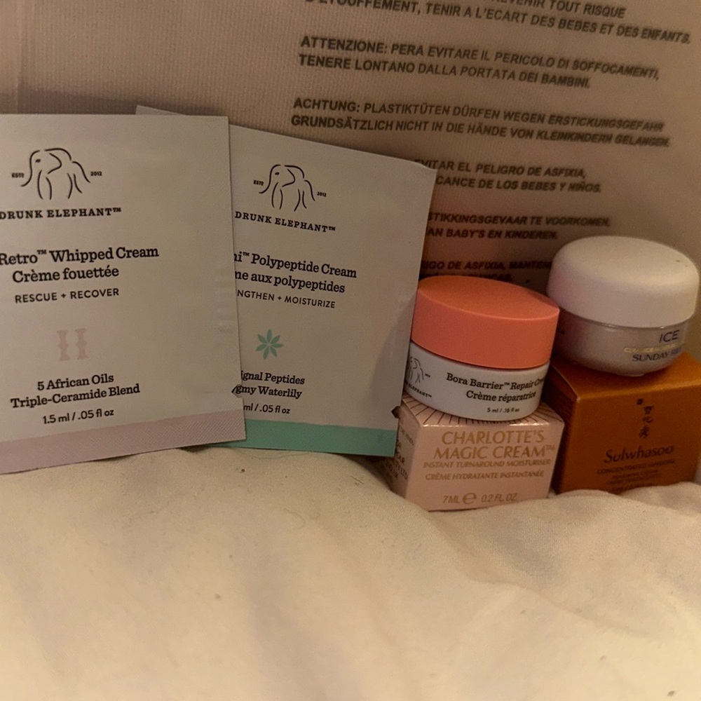 Mini moisturizer sample set - Picture 2 of 4